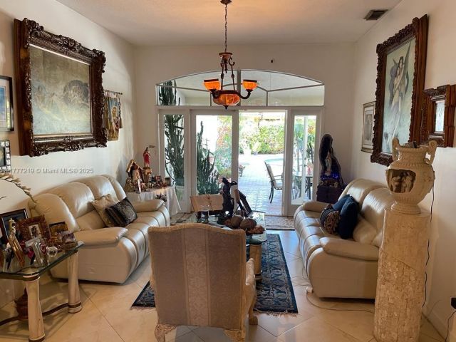 Продажа дома по адресу 12421 SW 76th St - фото 6002964