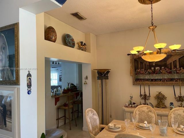 Продажа дома по адресу 12421 SW 76th St - фото 6002966