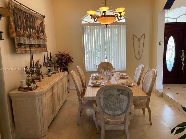 Продажа дома по адресу 12421 SW 76th St - фото 6002967