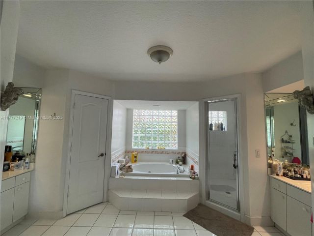 Продажа дома по адресу 12421 SW 76th St - фото 6002970