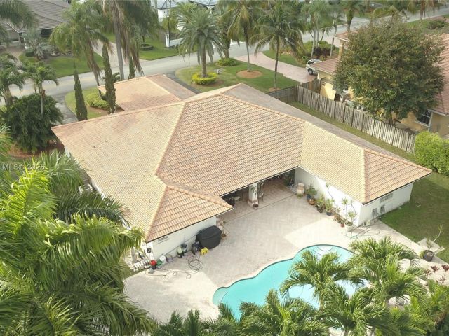 Продажа дома по адресу 12421 SW 76th St - фото 6002973