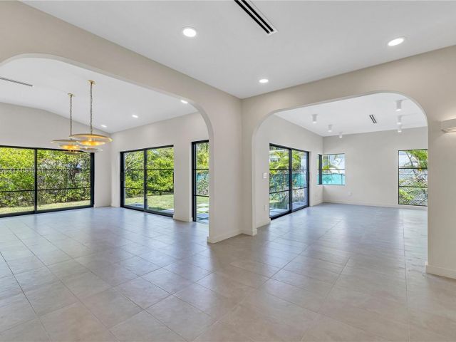 Продажа дома по адресу 1323 Cleveland Rd - фото 7516774