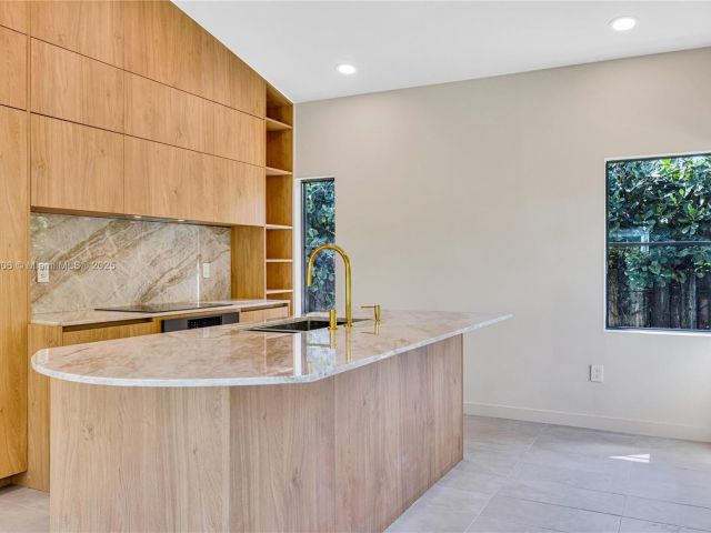 Продажа дома по адресу 1323 Cleveland Rd - фото 7516782