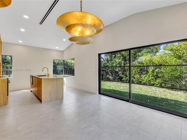 Продажа дома по адресу 1323 Cleveland Rd - фото 7516785