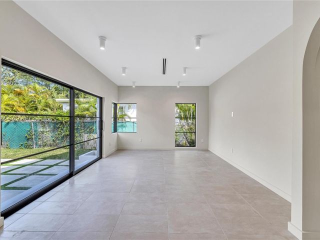 Продажа дома по адресу 1323 Cleveland Rd - фото 7516787