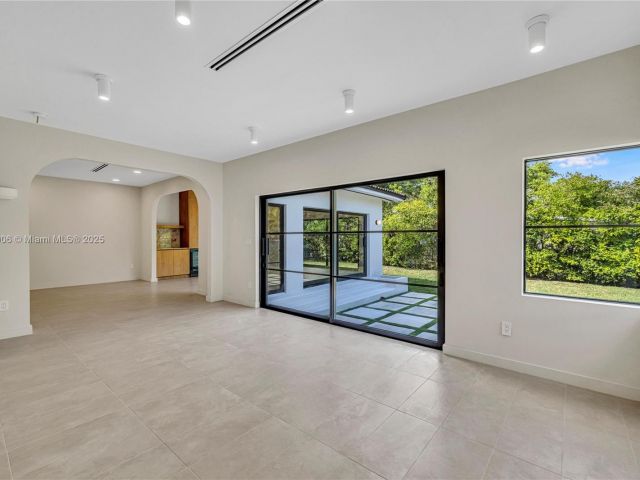 Продажа дома по адресу 1323 Cleveland Rd - фото 7516788