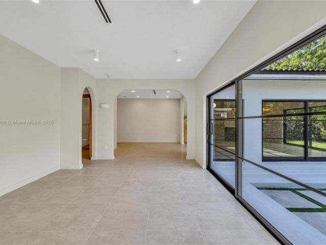 Продажа дома по адресу 1323 Cleveland Rd - фото 7516789