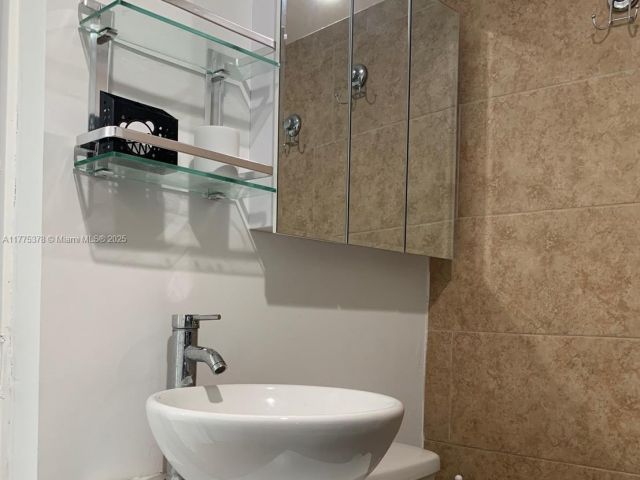 Продажа дома по адресу 2514 Adams St - фото 5876915