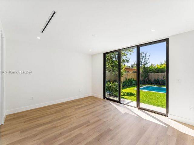 Продажа дома по адресу 412 NW 47th St - фото 6071824