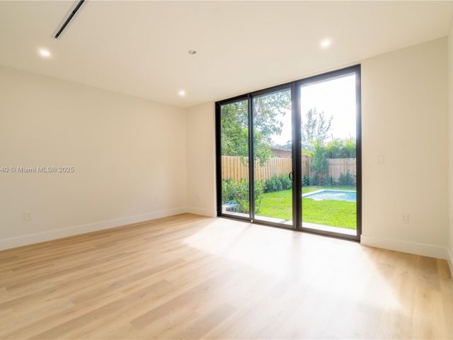 Продажа дома по адресу 412 NW 47th St - фото 6071826