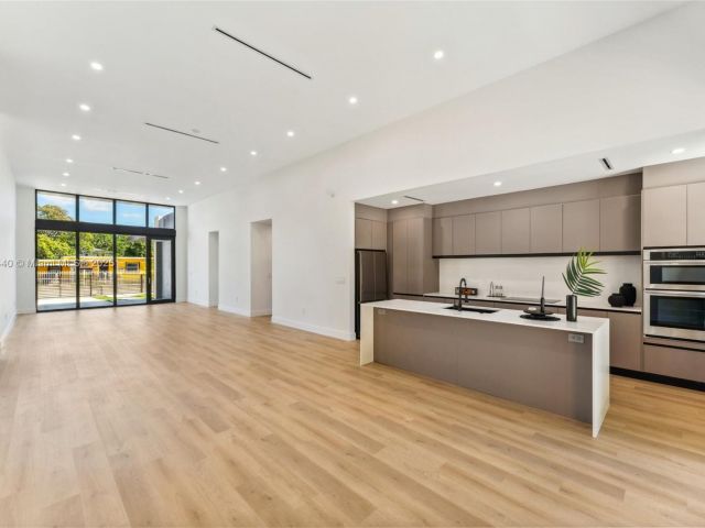 Продажа дома по адресу 412 NW 47th St - фото 6071829