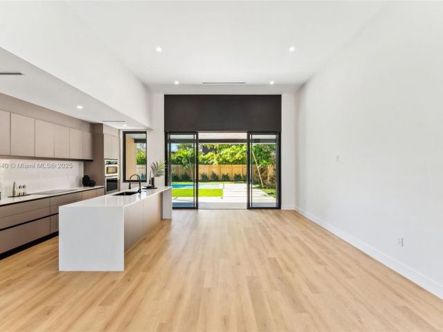 Продажа дома по адресу 412 NW 47th St - фото 6071833