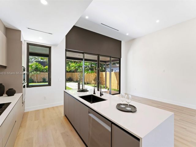 Продажа дома по адресу 412 NW 47th St - фото 6071834