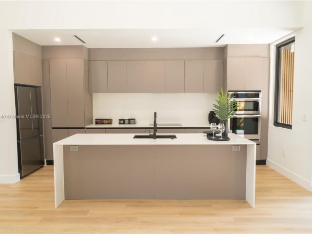 Продажа дома по адресу 412 NW 47th St - фото 6071835