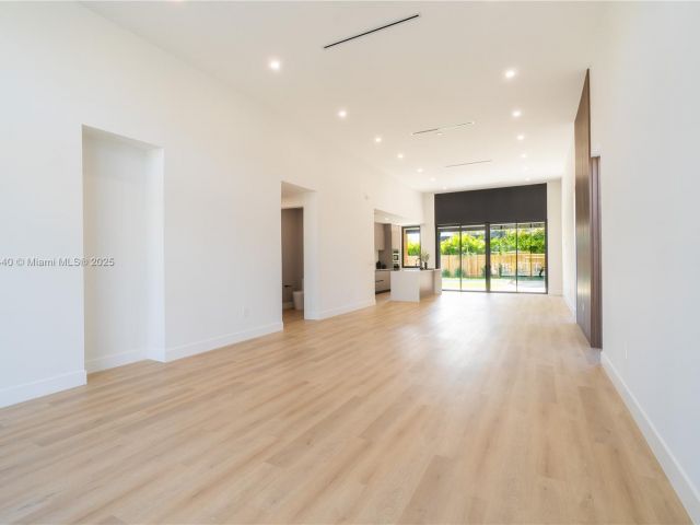 Продажа дома по адресу 412 NW 47th St - фото 6071837