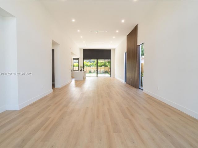 Продажа дома по адресу 412 NW 47th St - фото 6071838