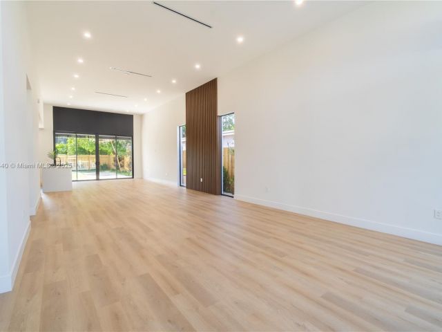 Продажа дома по адресу 412 NW 47th St - фото 6071839