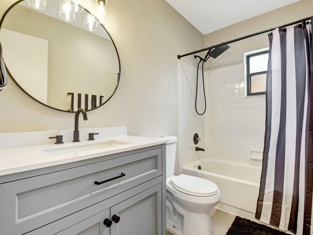 Продажа дома по адресу 1365 NW 29th Avenue - фото 5879385