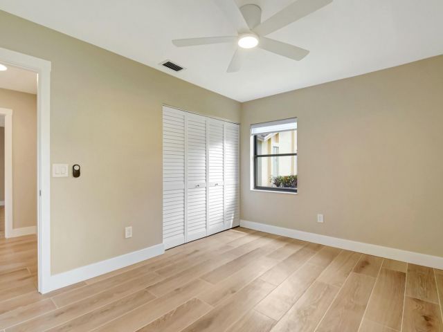 Продажа дома по адресу 1365 NW 29th Avenue - фото 5879386