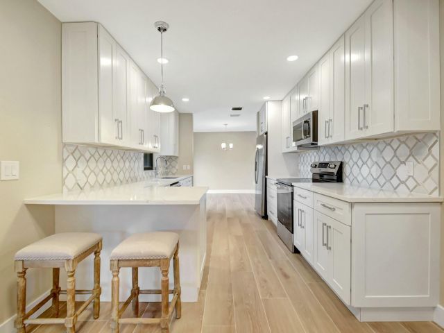 Продажа дома по адресу 1365 NW 29th Avenue - фото 5879393