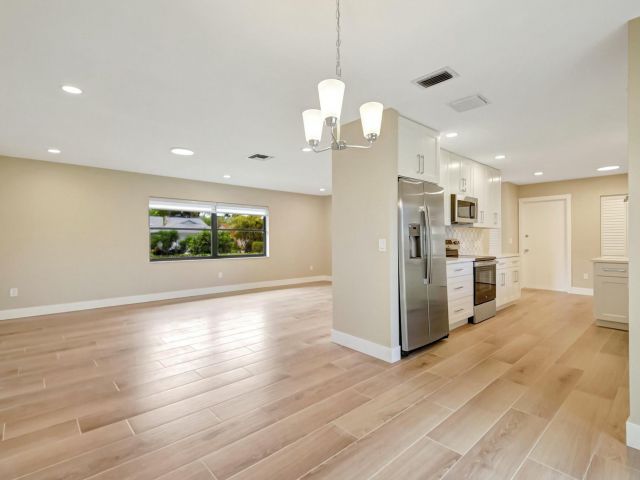 Продажа дома по адресу 1365 NW 29th Avenue - фото 5879396