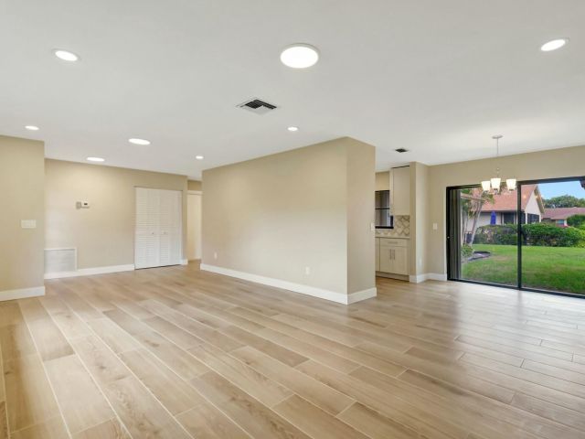 Продажа дома по адресу 1365 NW 29th Avenue - фото 5879398