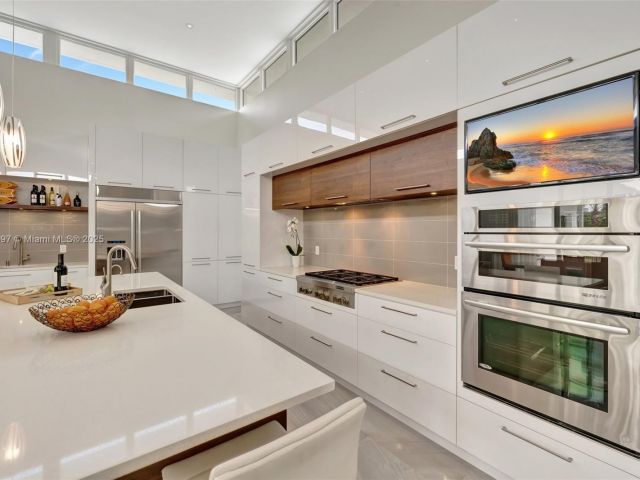 Продажа дома по адресу 907 Diplomat Pkwy - фото 5873610