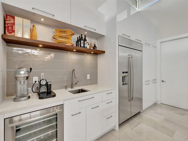 Продажа дома по адресу 907 Diplomat Pkwy - фото 5873612