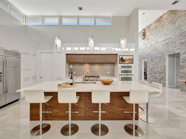 Продажа дома по адресу 907 Diplomat Pkwy - фото 5873613