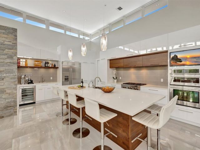 Продажа дома по адресу 907 Diplomat Pkwy - фото 5873614