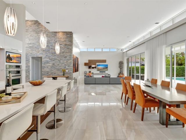 Продажа дома по адресу 907 Diplomat Pkwy - фото 5873615