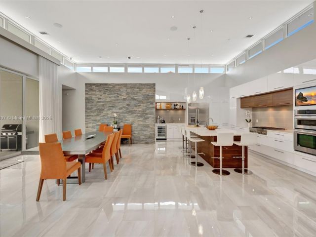 Продажа дома по адресу 907 Diplomat Pkwy - фото 5873616