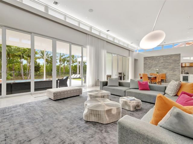 Продажа дома по адресу 907 Diplomat Pkwy - фото 5873622