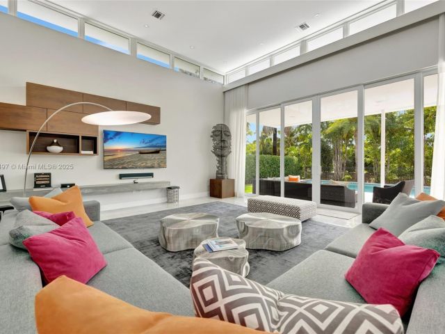 Продажа дома по адресу 907 Diplomat Pkwy - фото 5873623