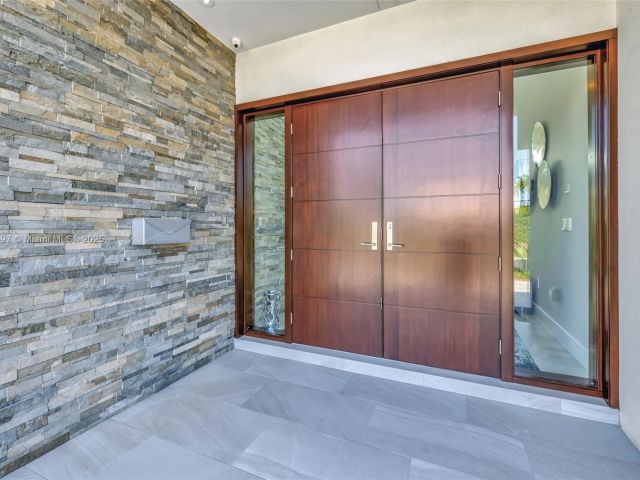 Продажа дома по адресу 907 Diplomat Pkwy - фото 5873626