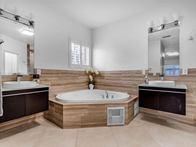 Продажа дома по адресу 16075 SW 149th Ter - фото 6270358