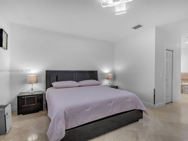 Продажа дома по адресу 16075 SW 149th Ter - фото 6270360