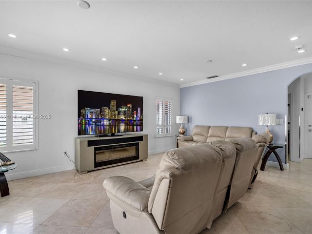 Продажа дома по адресу 16075 SW 149th Ter - фото 6270362