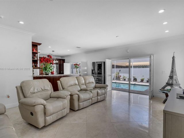 Продажа дома по адресу 16075 SW 149th Ter - фото 6270363