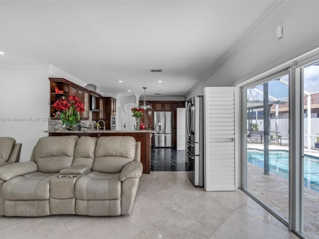 Продажа дома по адресу 16075 SW 149th Ter - фото 6270364