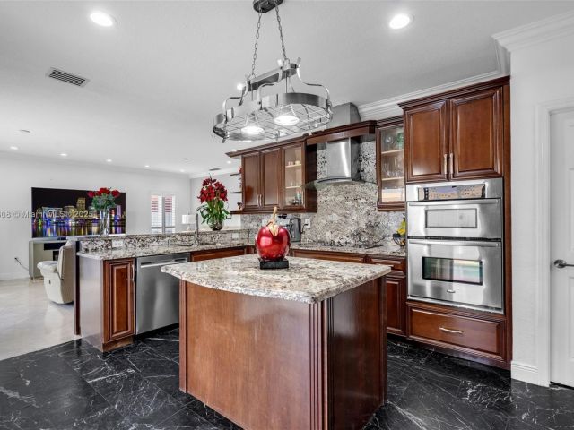 Продажа дома по адресу 16075 SW 149th Ter - фото 6270365