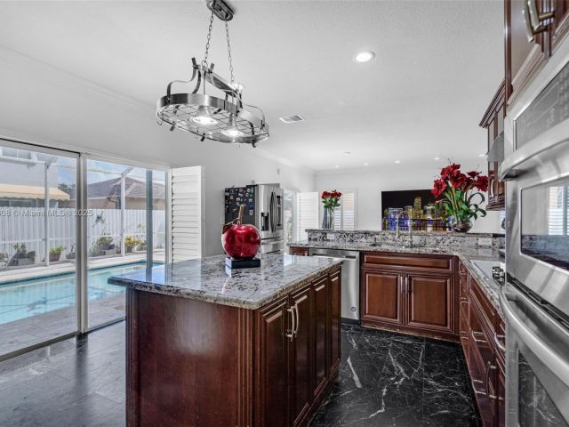 Продажа дома по адресу 16075 SW 149th Ter - фото 6270367