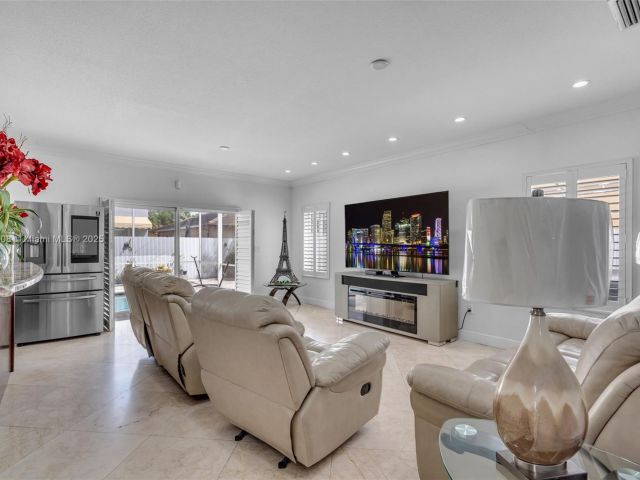 Продажа дома по адресу 16075 SW 149th Ter - фото 6270368