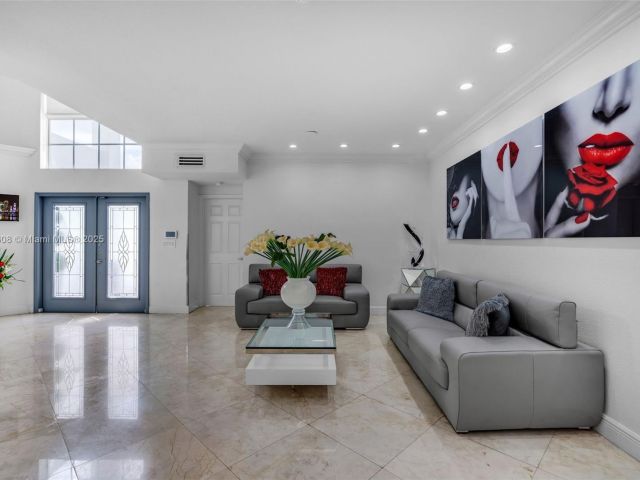 Продажа дома по адресу 16075 SW 149th Ter - фото 6270370