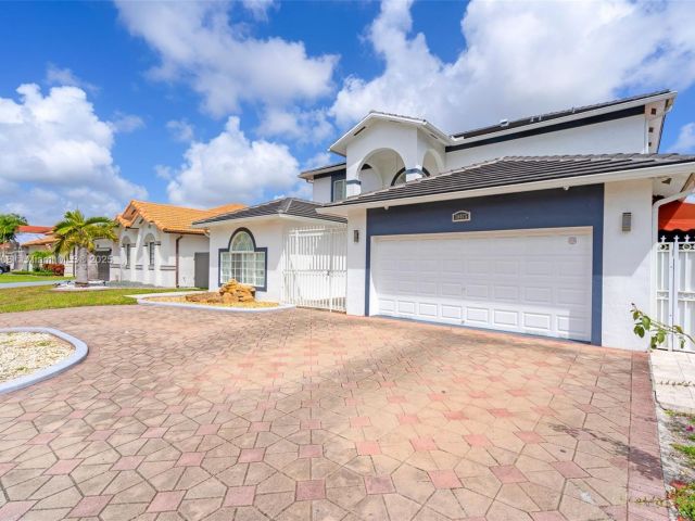 Продажа дома по адресу 16075 SW 149th Ter - фото 6270374