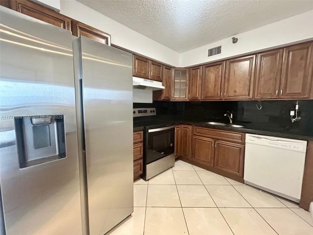 Продажа квартиры #1607 - фото 5906310