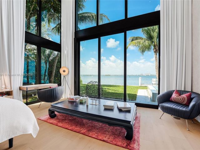 Продажа дома по адресу 7960 Biscayne Point Cir - фото 5958777