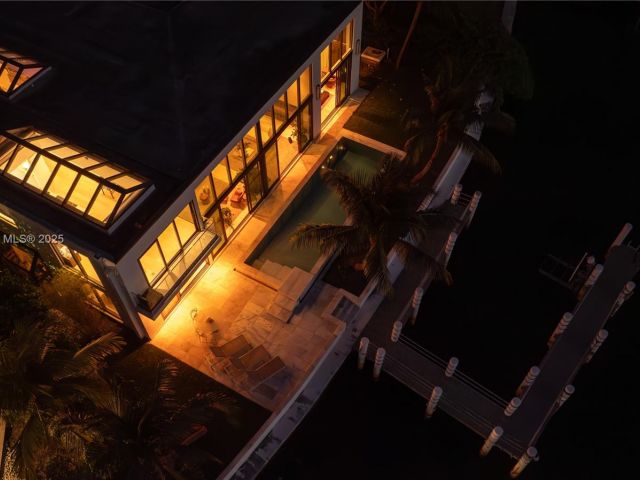 Продажа дома по адресу 7960 Biscayne Point Cir - фото 5958786