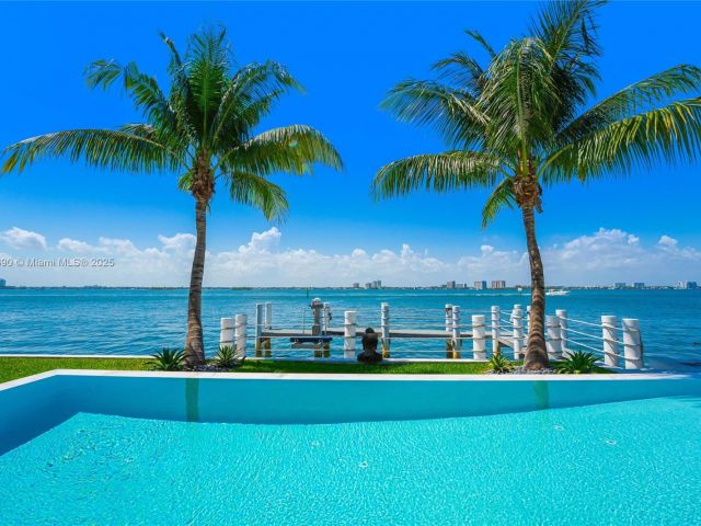 Продажа дома по адресу 7960 Biscayne Point Cir - фото 5958789