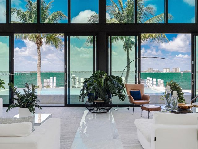 Продажа дома по адресу 7960 Biscayne Point Cir - фото 5958790